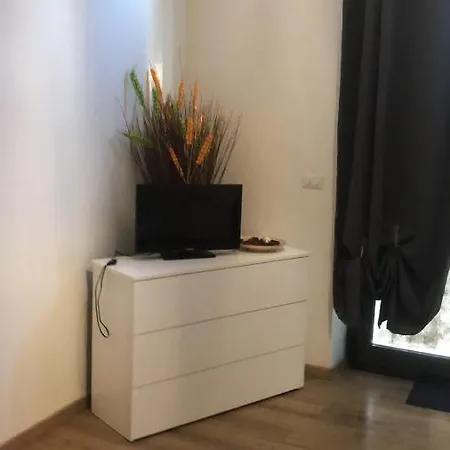 Monolocale Arredato Con Una Camera شقة *