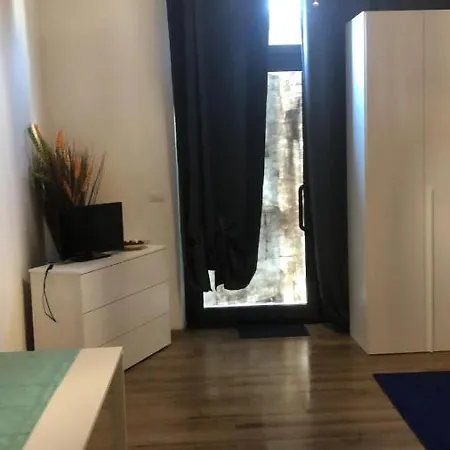 شقة Monolocale Arredato Con Una Camera