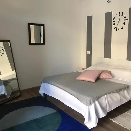 شقة Monolocale Arredato Con Una Camera